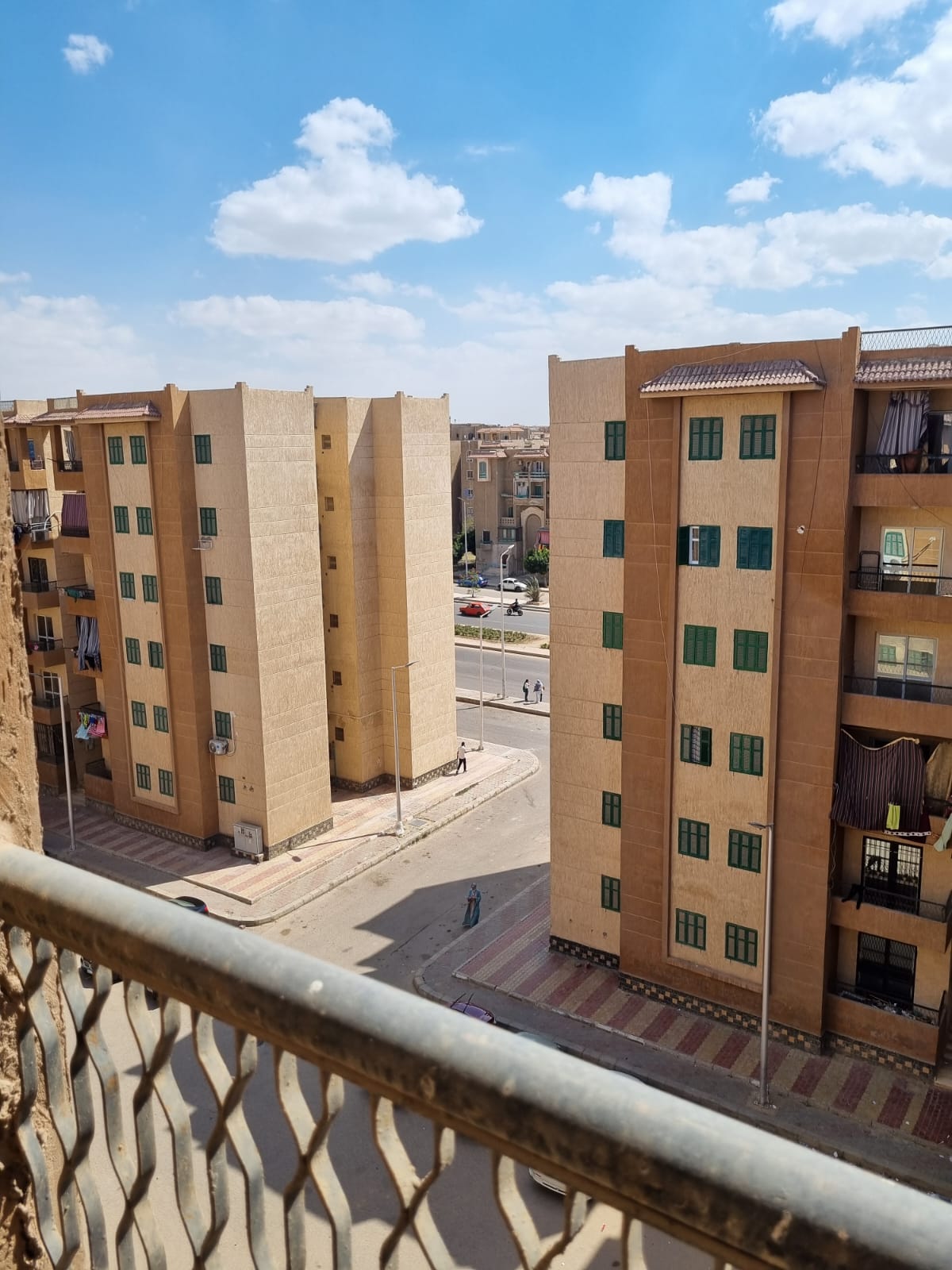 شقة 3 غرف للبيع في مدينة الشروق – تشطيب كامل